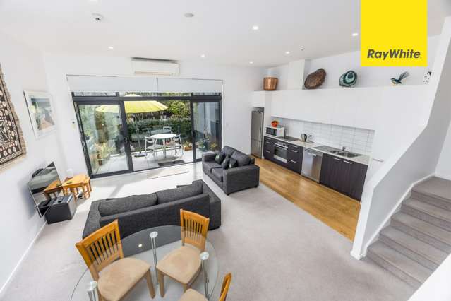 GARDEN APARTMENT - BATHED IN LIGHT