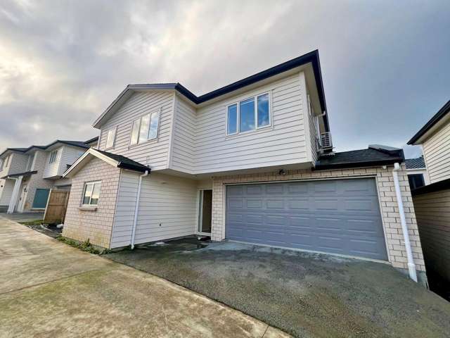 5 bedroom Home with 3 bathrooms !