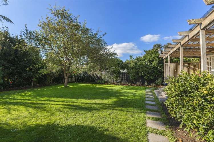 6 Ascot Avenue Narrow Neck_28