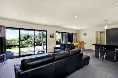 1955 Egmont Road_4