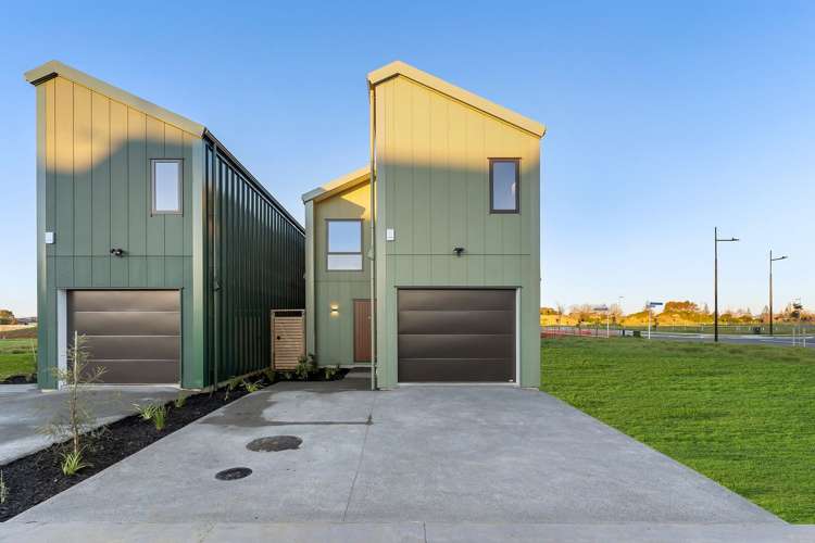 33 karaka village parade Karaka_19