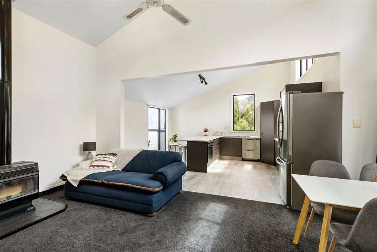 17 Thorn Crescent Fernhill/Sunshine Bay_7