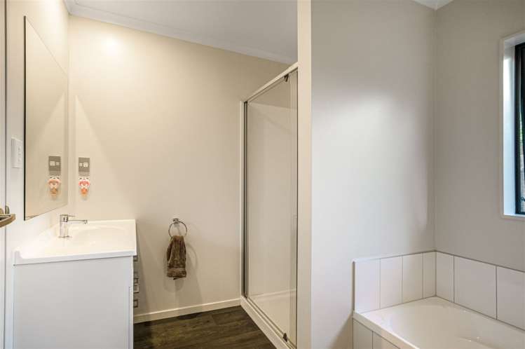 33a Gill Avenue Te Atatu Peninsula_16