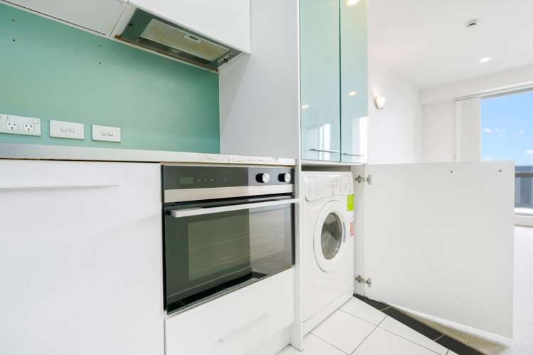 1002/17 Vogel Lane  (inc carpark) 10015_3