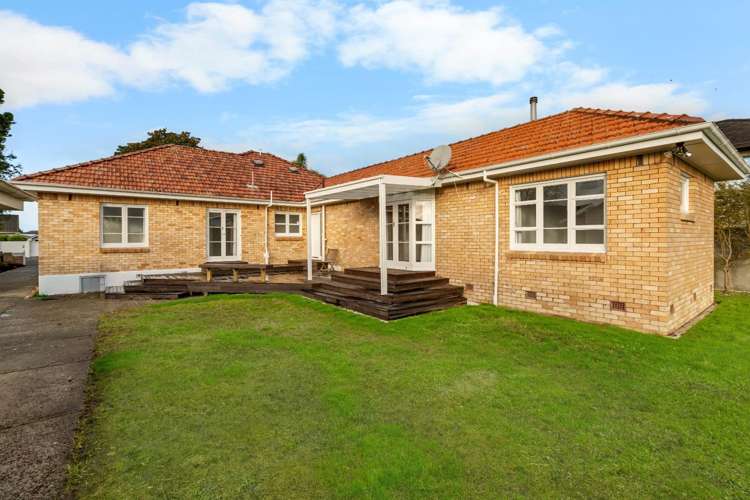 33 Dalethorpe Avenue 10458_19
