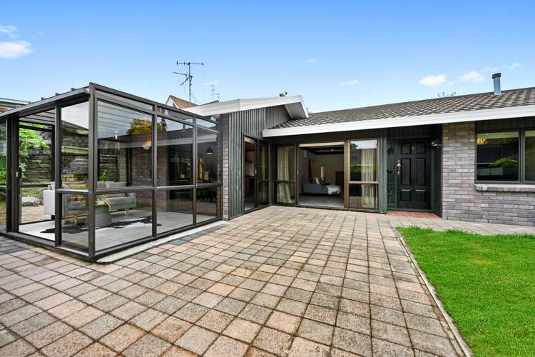 804 River Road Chartwell_10