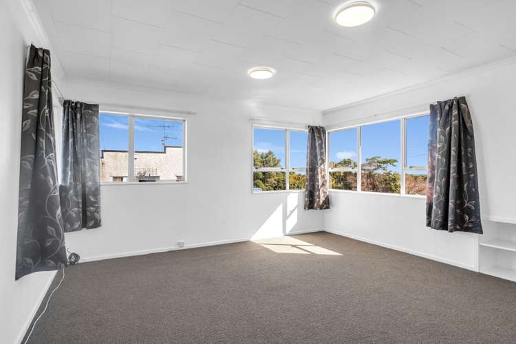 1/4 Maitland Avenue Stoke_11