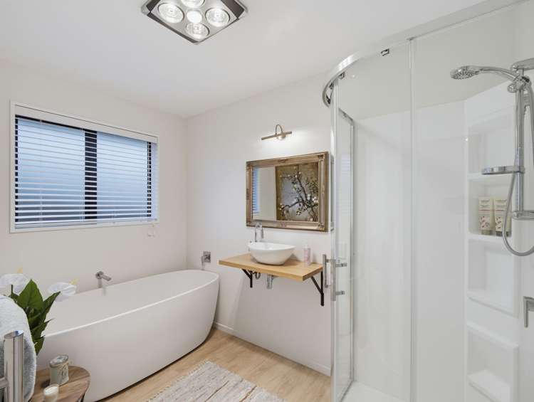 3/2 Loe Place Amberley_17