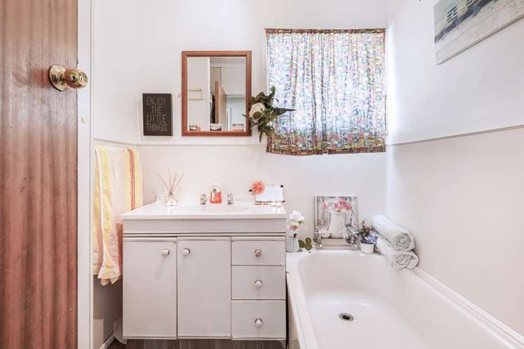 65 Resthill Crescent Glenview_5