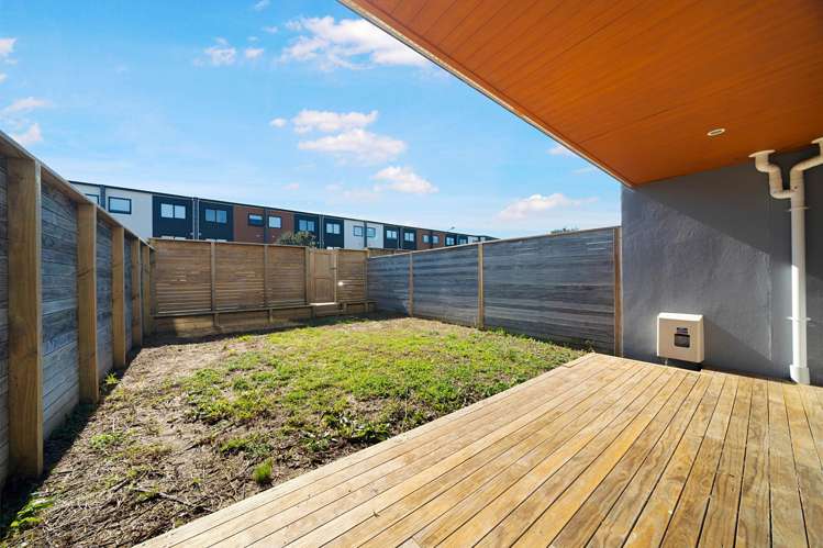 81 Bordeaux Parade Te Atatu South_18