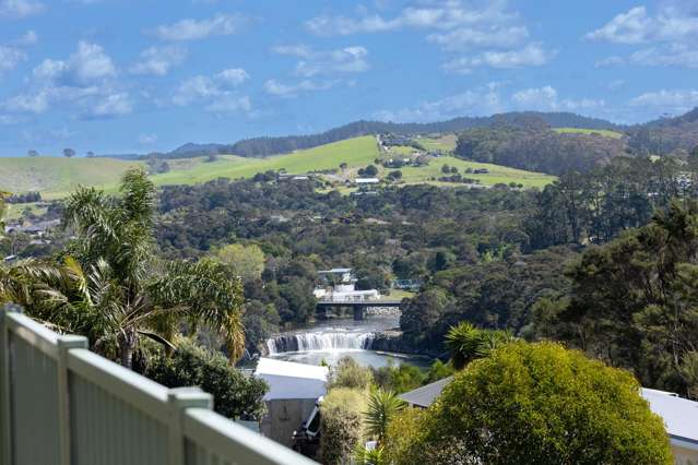 Deceased Estate with a view!