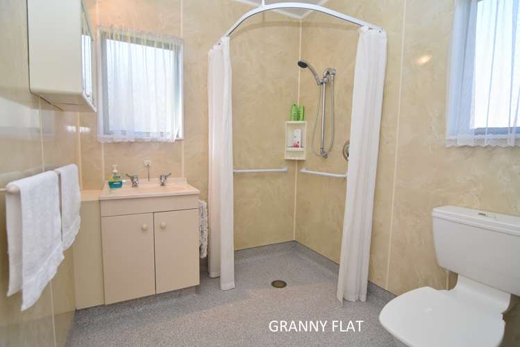 127 Lincoln Road Carterton_18