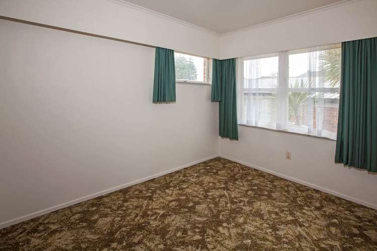 2f Golf Road Epsom_7