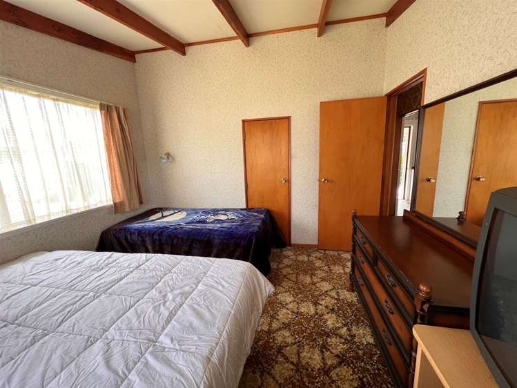 7 Esplanade Marokopa_8