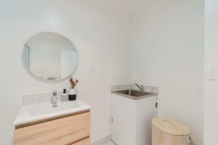 12 & 12A Oban Avenue Glenview_8