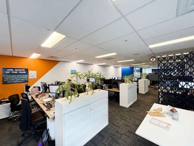 CENTRAL OFFICE WITH AMPLE PARKING