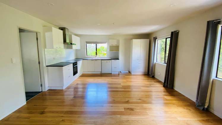 4/532 Whangaparaoa Road Stanmore Bay_1