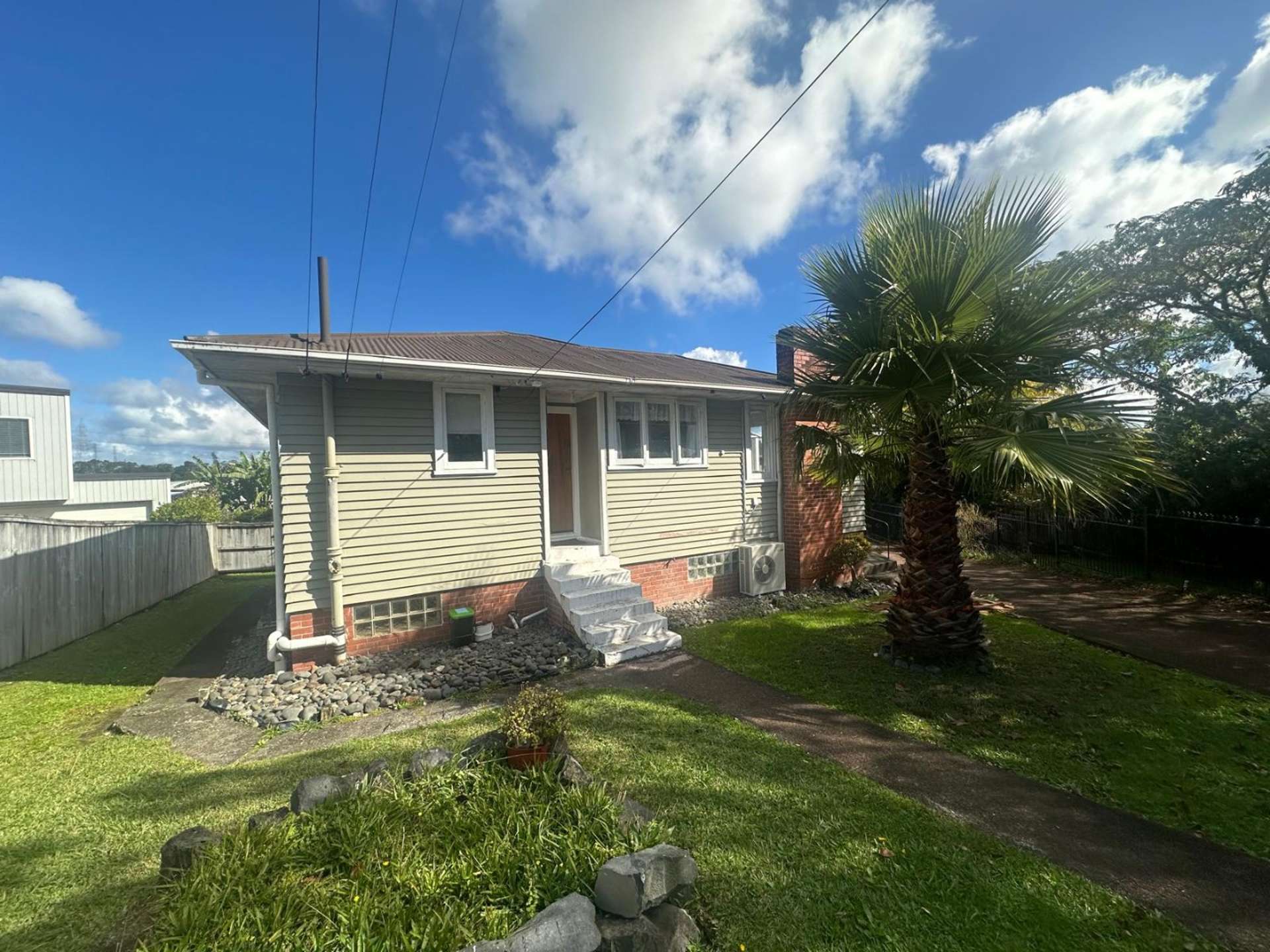 8 Celsmere Lane Te Atatu Peninsula_0