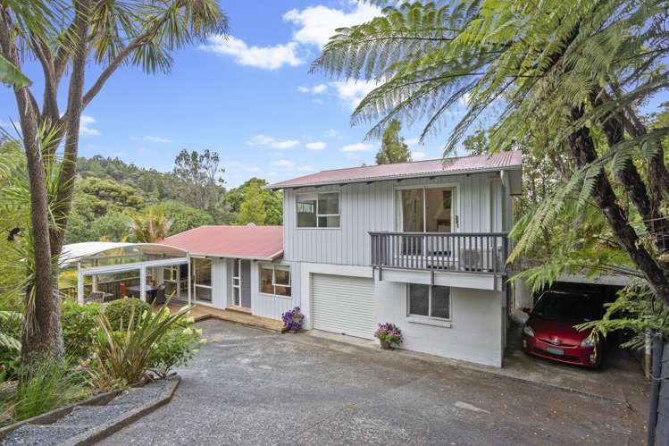 1123 Huia Road Huia_15