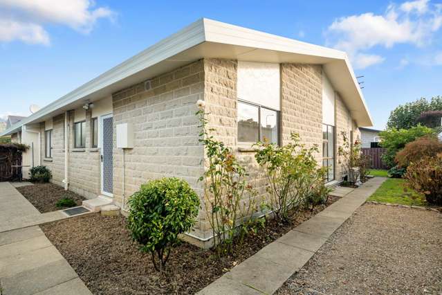 Freehold Property! Walking Distance To Town!