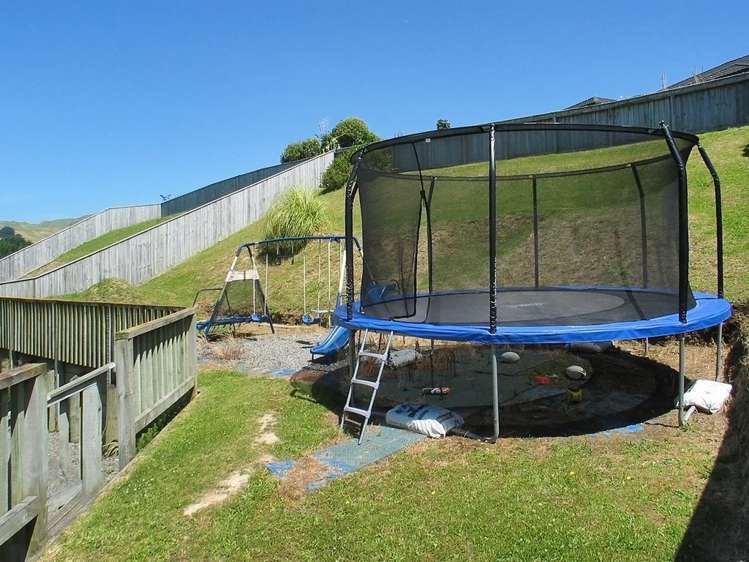 32 Te Puia Drive Aotea_18