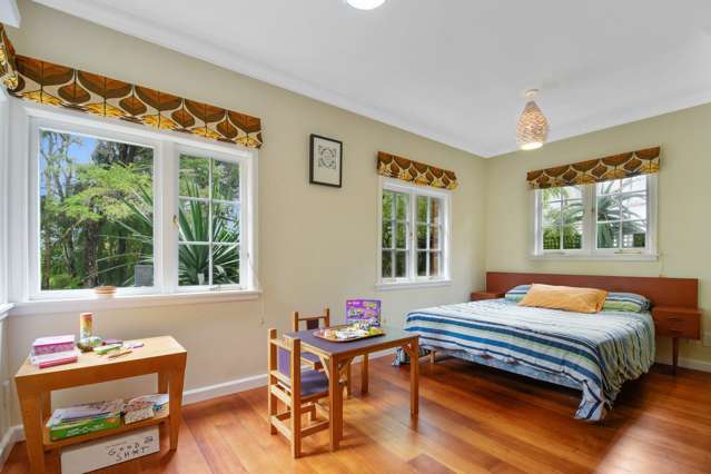 195 Golf Road Titirangi_1