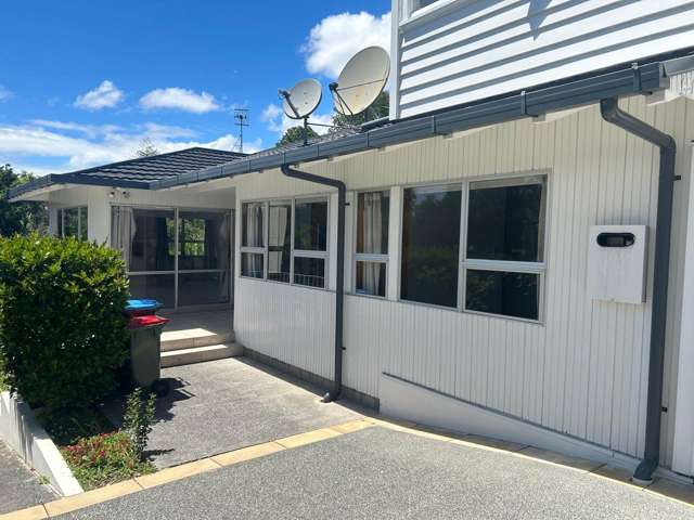 Charming 2 Bedroom Unit