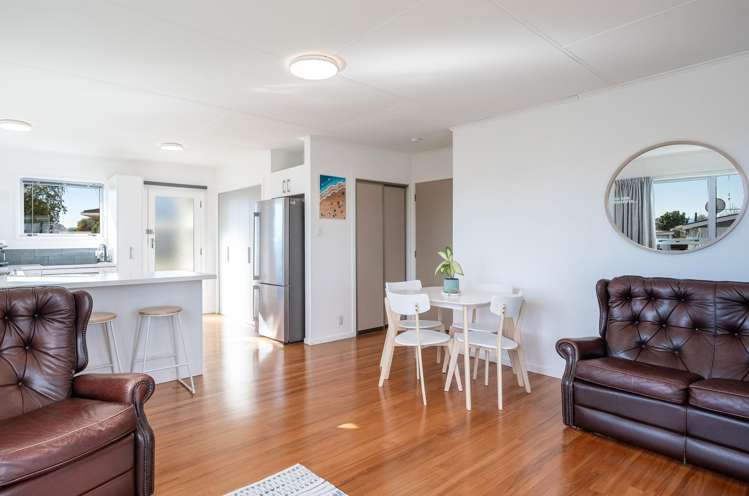2/4 Challies Way Richmond_10