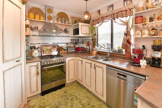 143 Brian Crescent Stanmore Bay_3