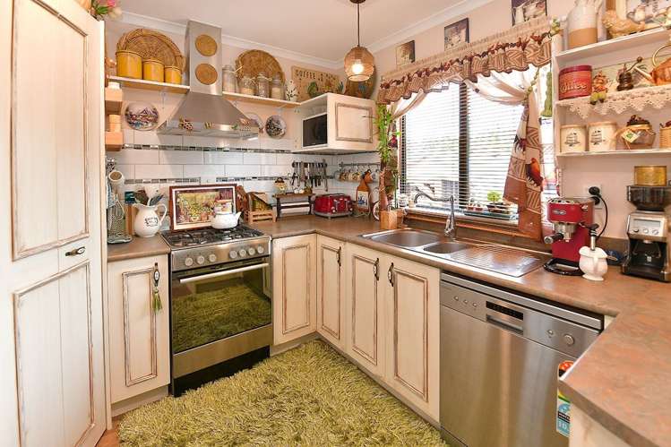 143 Brian Crescent Stanmore Bay_3