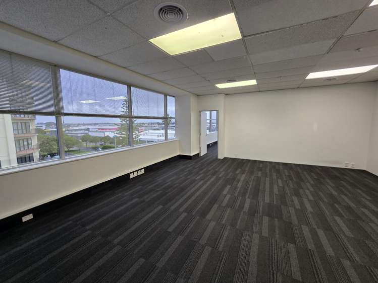 15 Osterley Way Manukau City_1