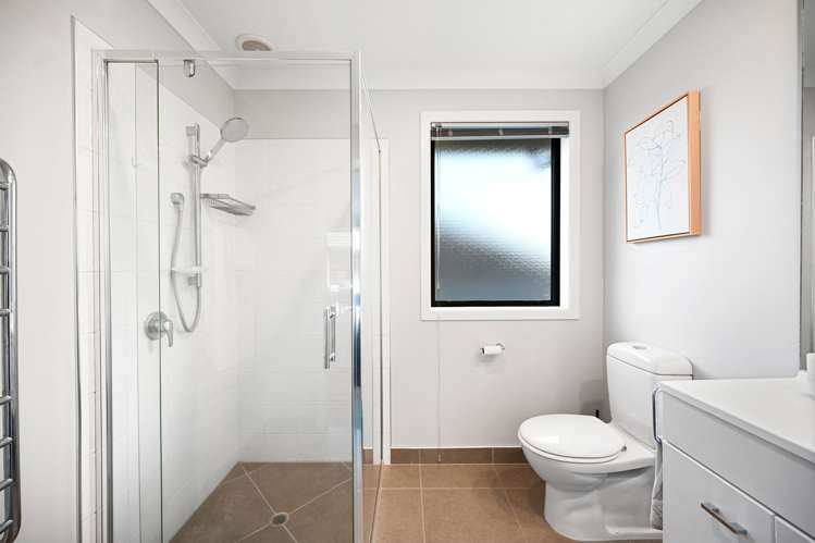 6 Compton Grove Huntington_21