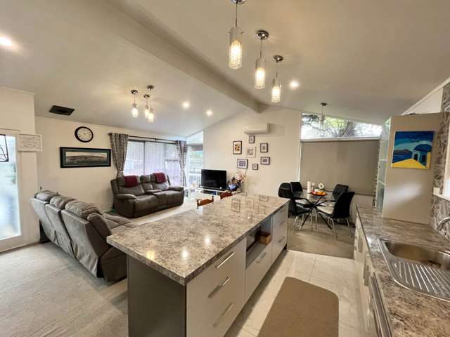 Modern & Spacious 3-Bedroom Sunny Home with Sh...