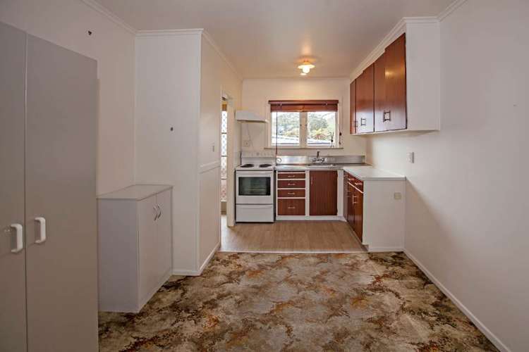 2f Golf Road Epsom_8