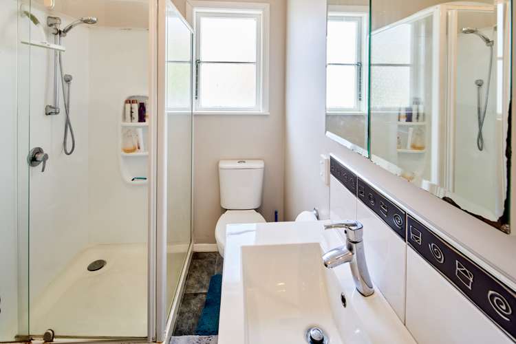 6 Hobbs Grove Epuni_8