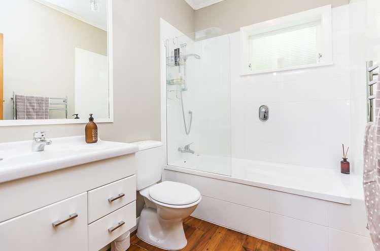 576 Broadway Strathmore Park_13