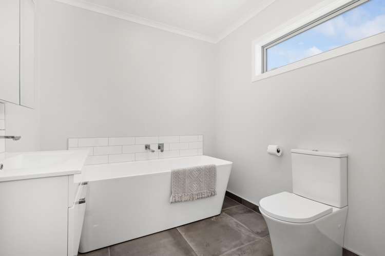 8 Hokioi Drive Kenepuru_19