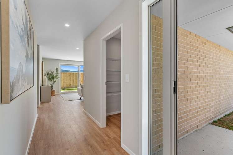 9 Georgina Beyer Way Carterton_16