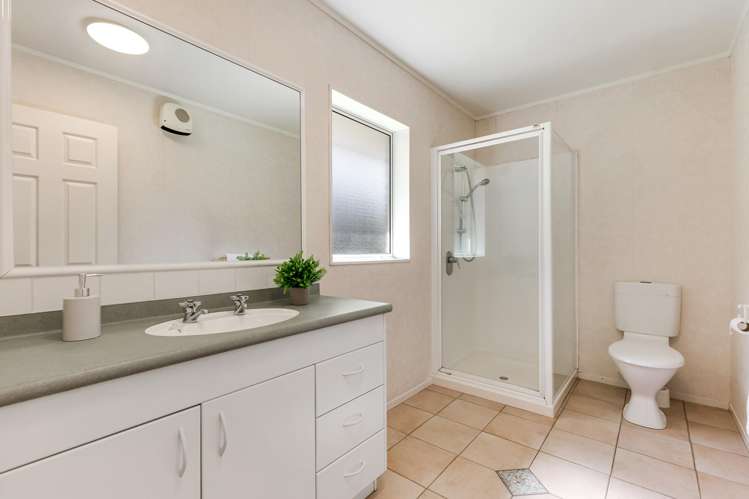 10 Stewart Gibson Place Manurewa_10