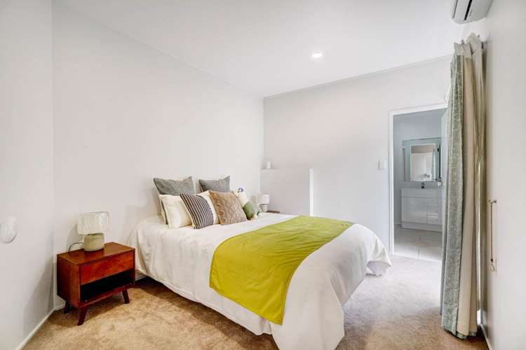 8 Stitchbird Close Murrays Bay_10