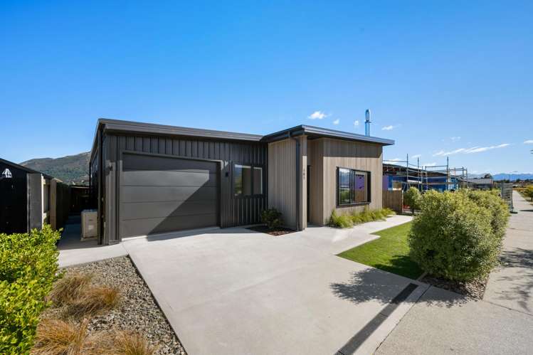 181 Burdon Loop Lake Hawea_13