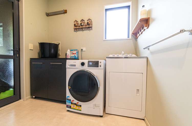 5693 West Coast Road Springfield_24