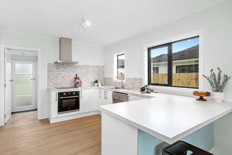 11 Burden Avenue_5
