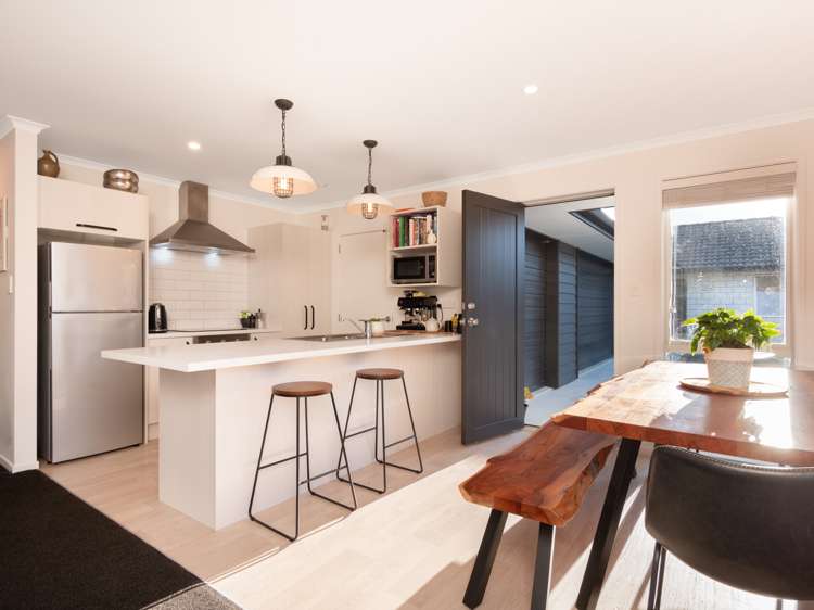 24 Benmore Crescent Pyes Pa_0