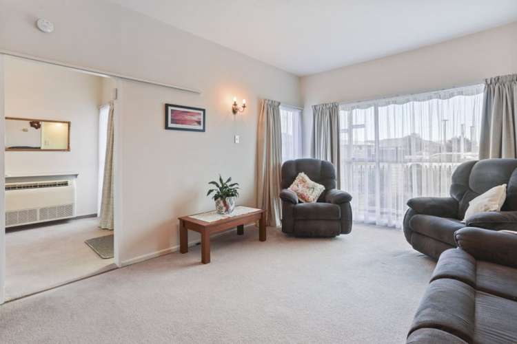 2/23 Lake Terrace Road Burwood_8