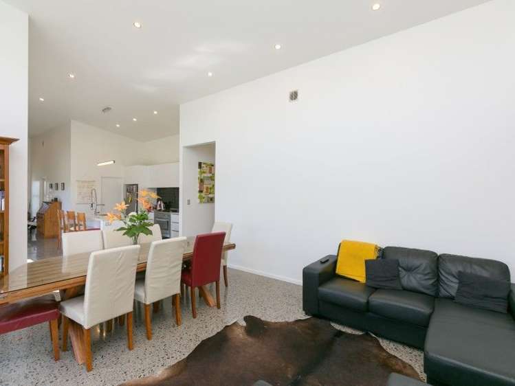 47 Links Drive Waiwhakaiho_17