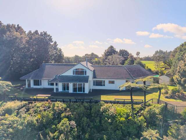 ARCHITECTURALLY DESIGNED, BREATHTAKING VIEWS