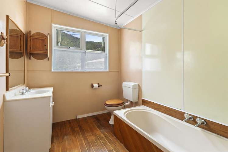 8 Estuary Street Makara Beach_9