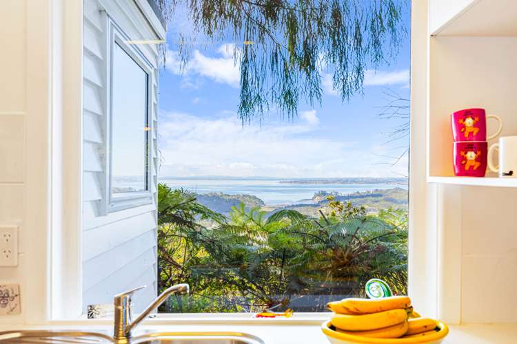 98 Scenic Drive Titirangi_8