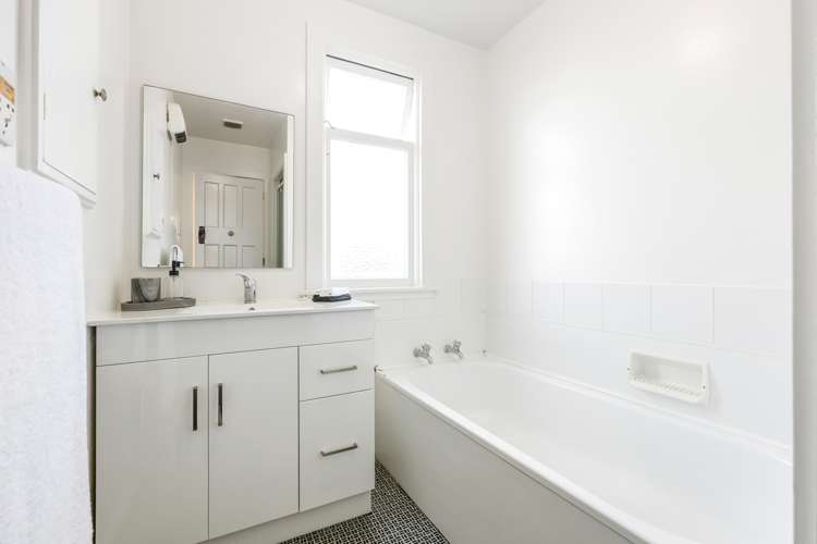 14 Cardiff Avenue Somerfield_16